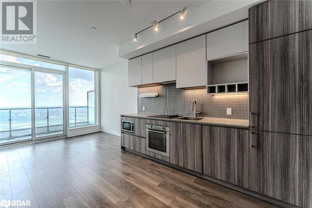 Vaughan, ON L4K0J5,5 BUTTERMILL AVE #PH05