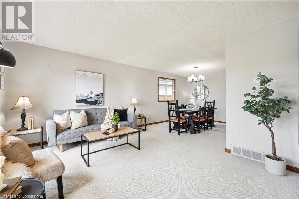Niagara Falls, ON L2H2K7,6346 CHARNWOOD Avenue