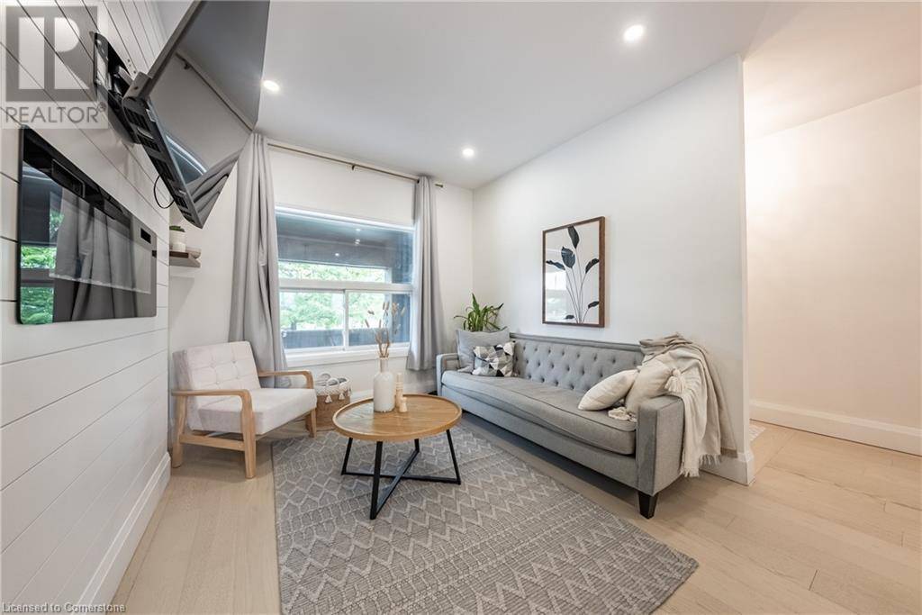 Hamilton, ON L8M1T1,302 DUNSMURE Road