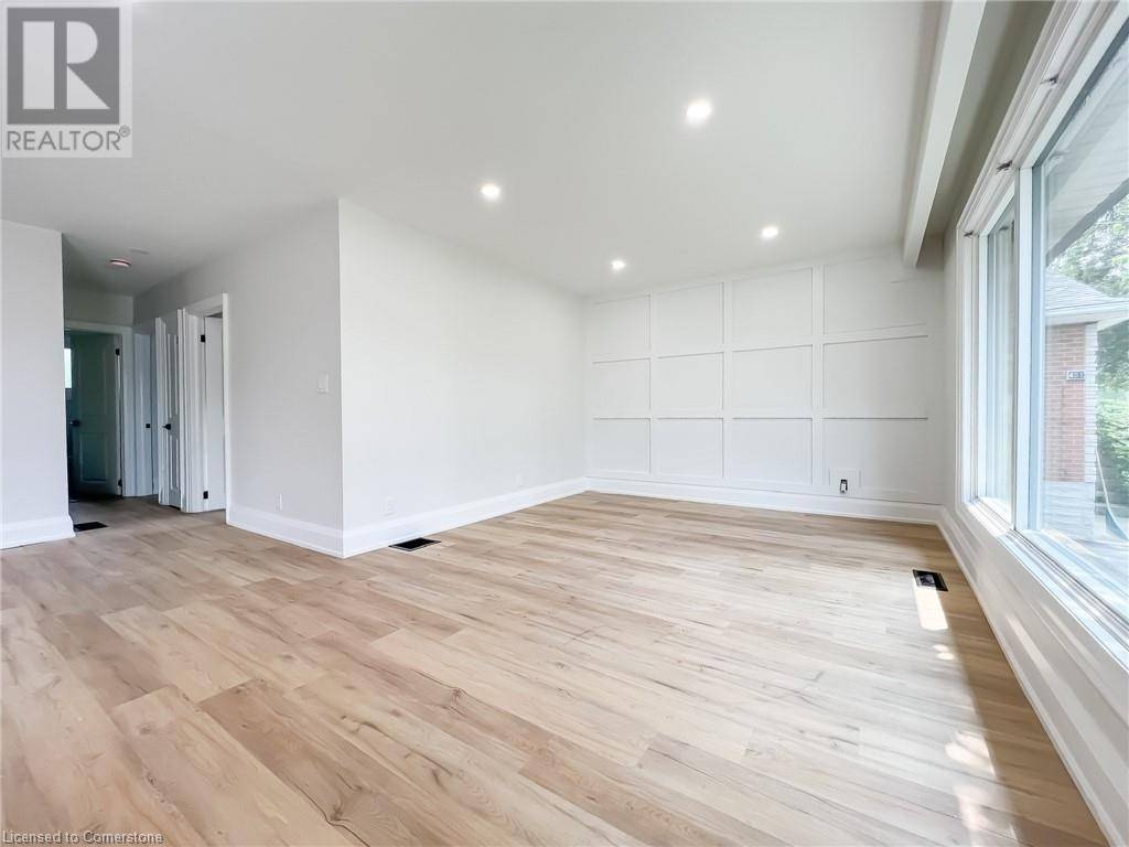 Hamilton, ON L9A4A5,447 EAST 13TH ST #1