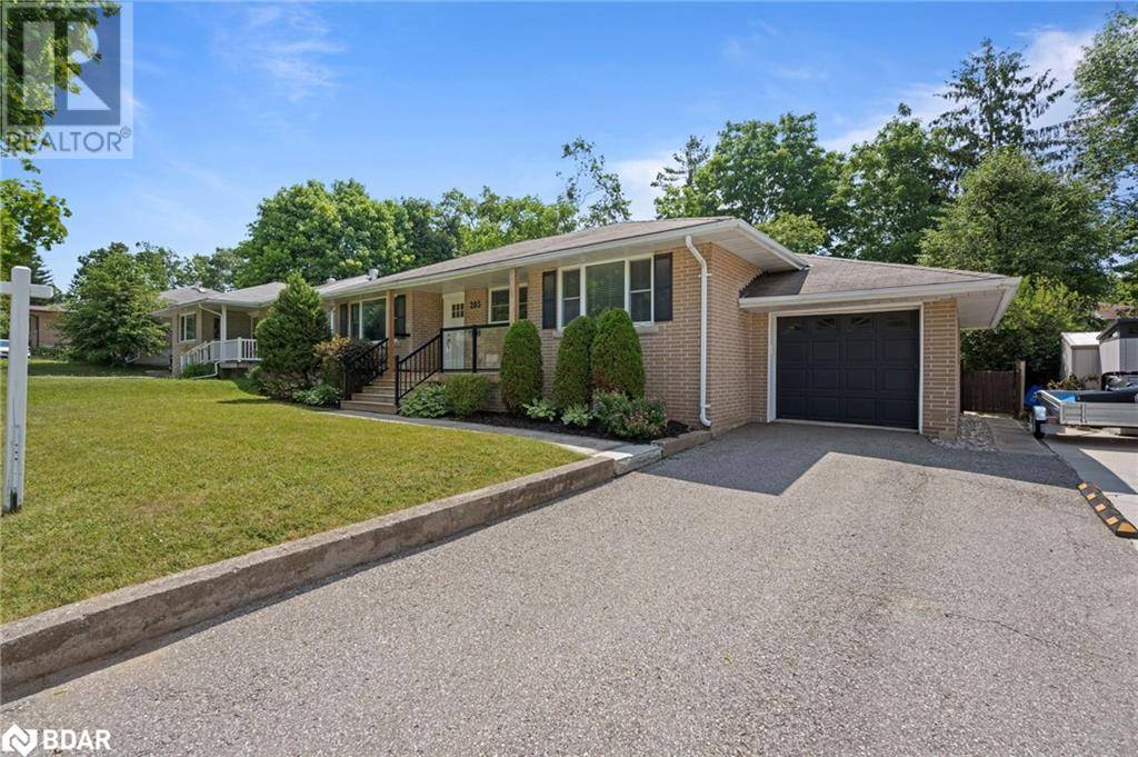 Barrie, ON L4M2C9,205 WELLINGTON Street E