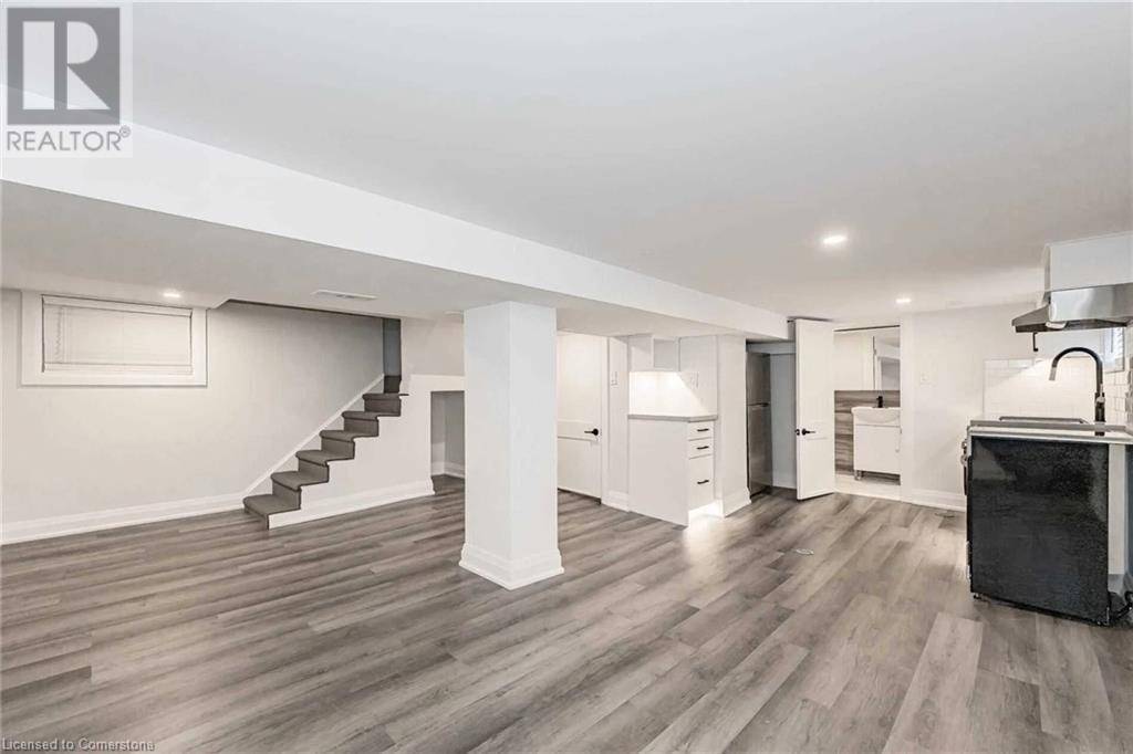 Hamilton, ON L8L2J4,1090 CANNON Street E