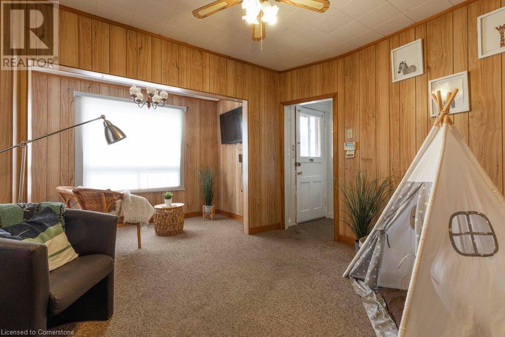 Hamilton, ON L8L7K4,233 GLENDALE Avenue N