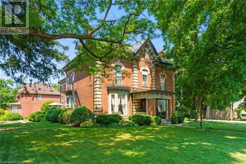 Hamilton, ON L8M2A3,275 CUMBERLAND Avenue