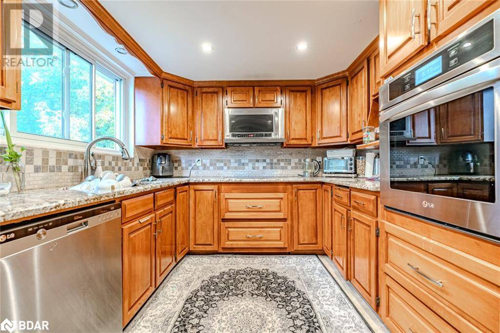 Barrie, ON L4N3V2,215 PHILLIPS Street