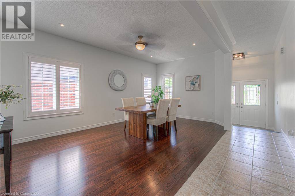Ayr, ON N0B1E0,25 HOWARD MARSHALL Street