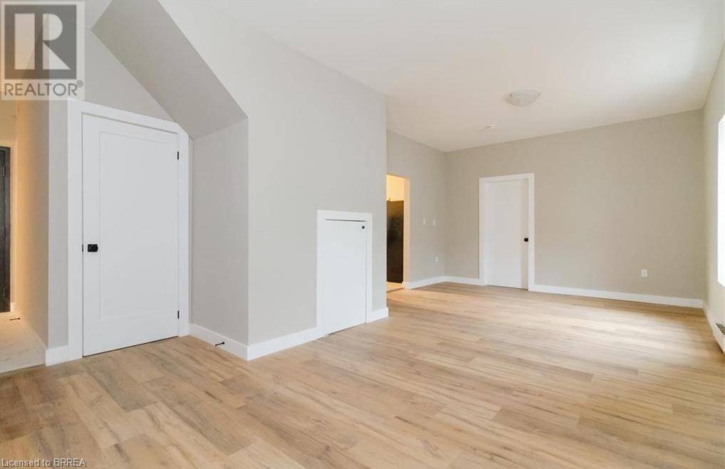 Brantford, ON N3S3M9,302 COLBORNE ST #3
