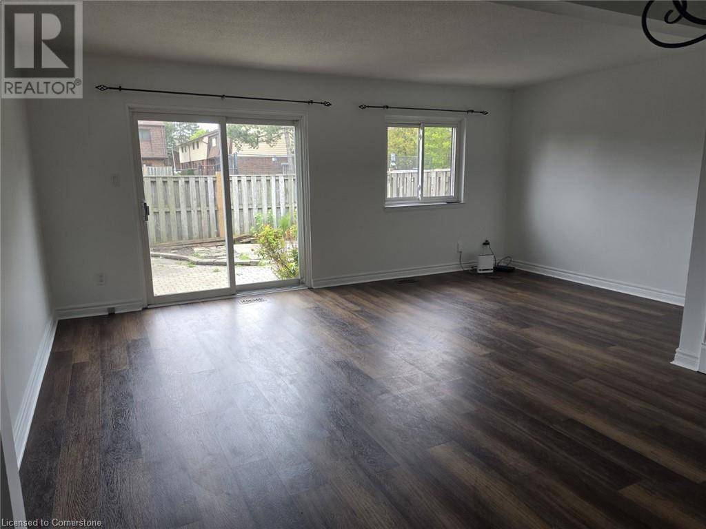 Hamilton, ON L9C5V3,1350 GARTH ST #82