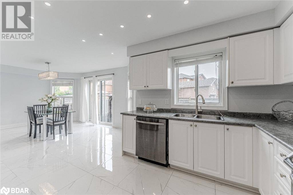 Barrie, ON L4N8W2,112 WIDGEON Street