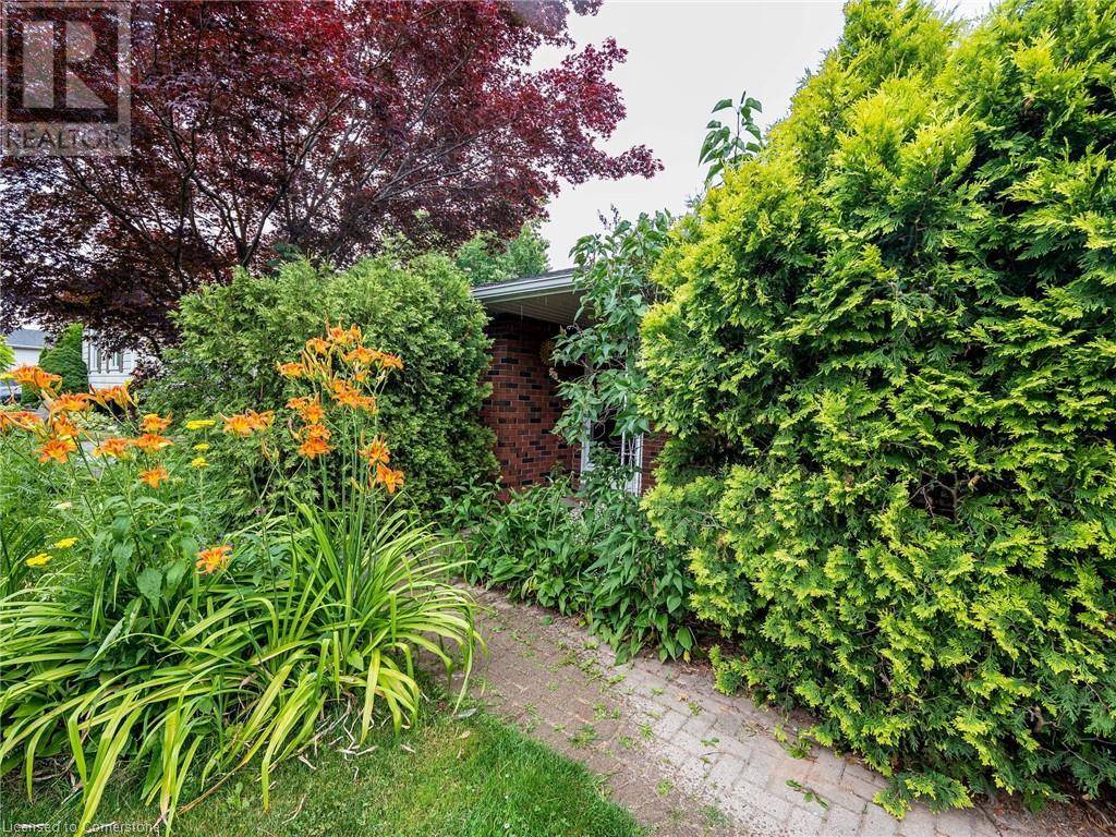 Burlington, ON L7L2B8,637 ARTREVA Crescent