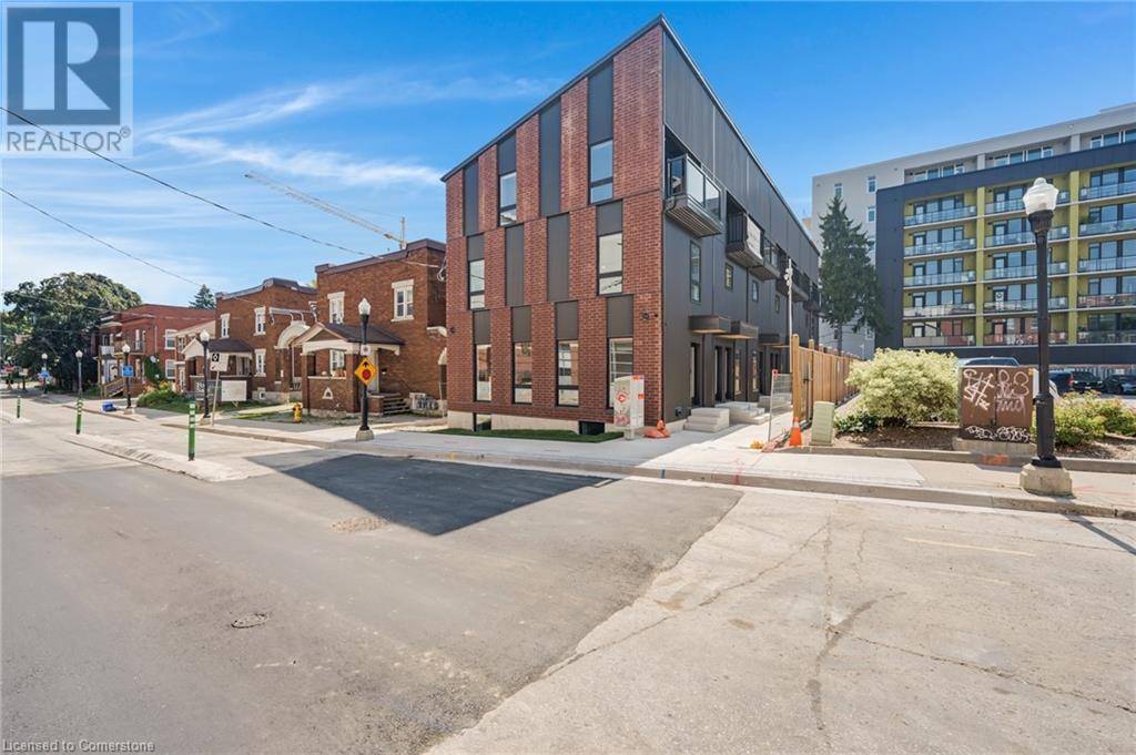 Kitchener, ON N2H2W7,15 CEDAR ST #3