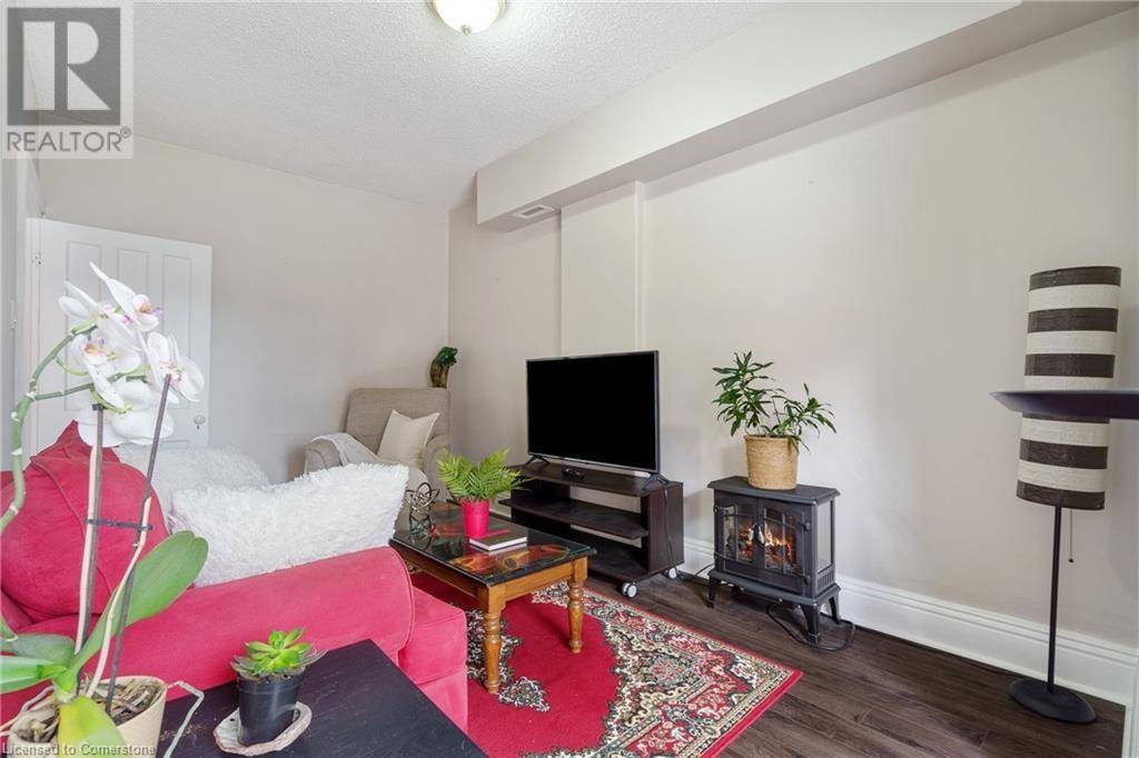 Hamilton, ON L8M1P7,22 AIKMAN AVE #2
