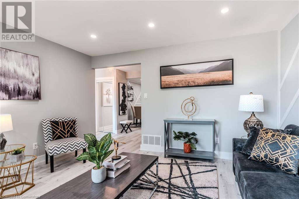 Oshawa, ON L1H3X4,10 GRASSMERE Court