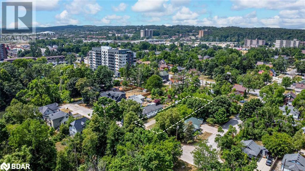 Barrie, ON L4N2G3,40 PERRY ST