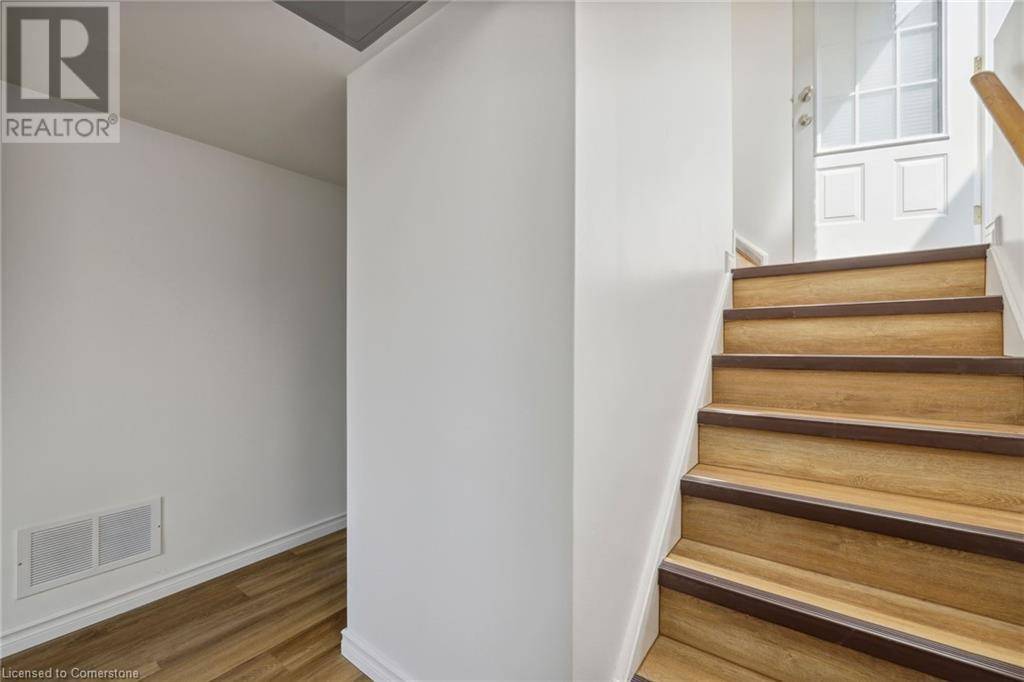 Hamilton, ON L8H6B6,79 DELENA AVE North #Lower