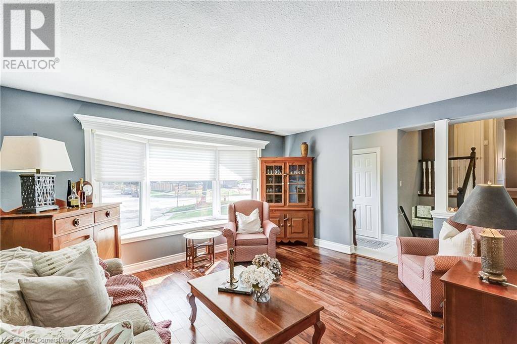 Burlington, ON L7L3C1,5203 BROUGHTON Crescent