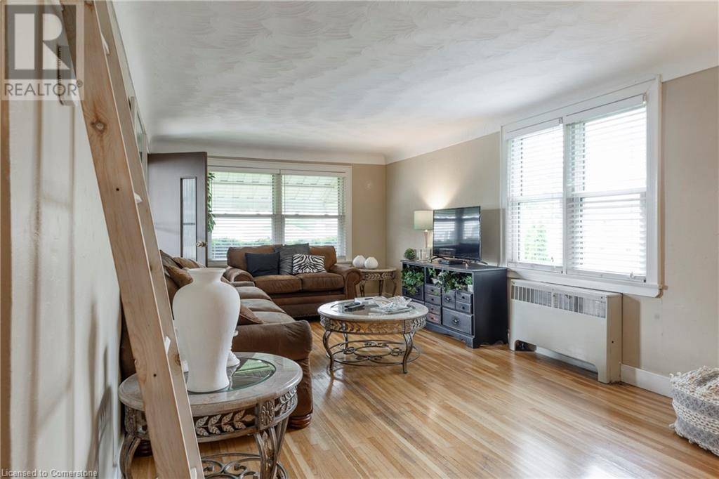 Niagara Falls, ON L2G3T1,5522 DESSON Avenue