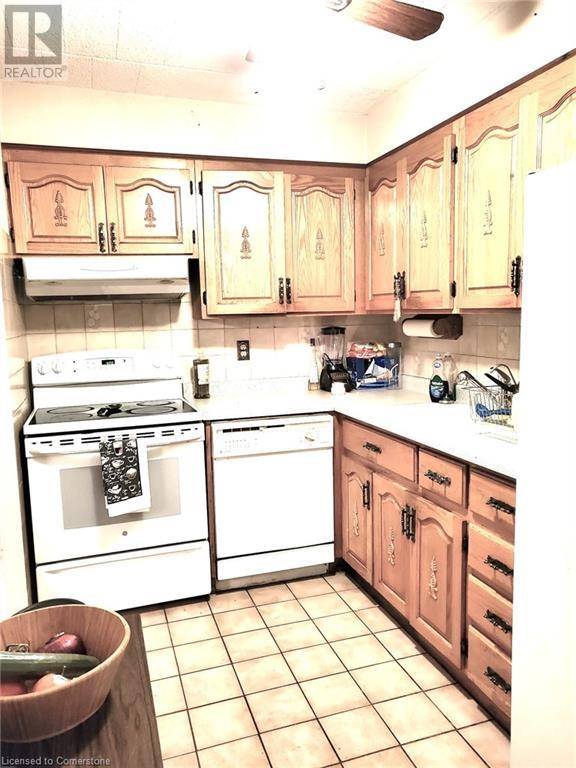 Kitchener, ON N2C2B5,6 WALTON AVE #104