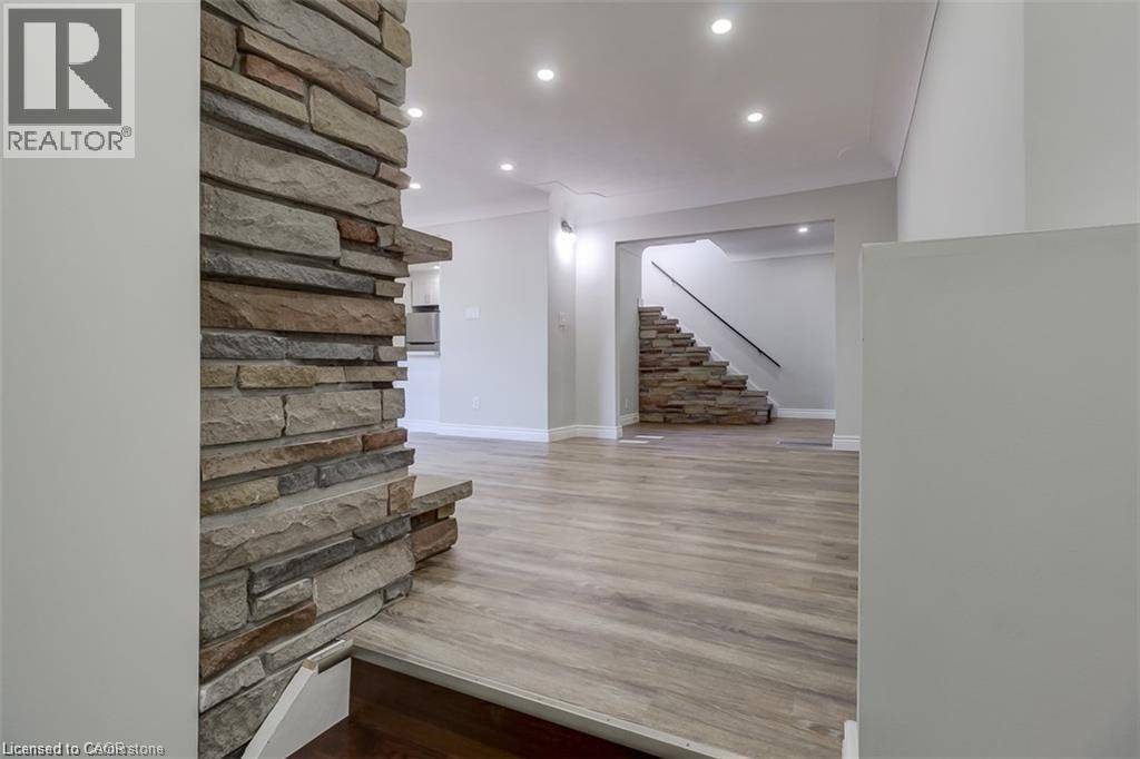 Hamilton, ON L8K1C5,1459 MAIN Street E