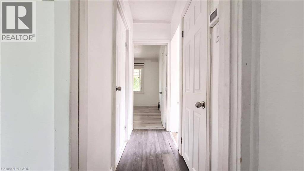 Hamilton, ON L8H5H1,69 FAIRFIELD Avenue