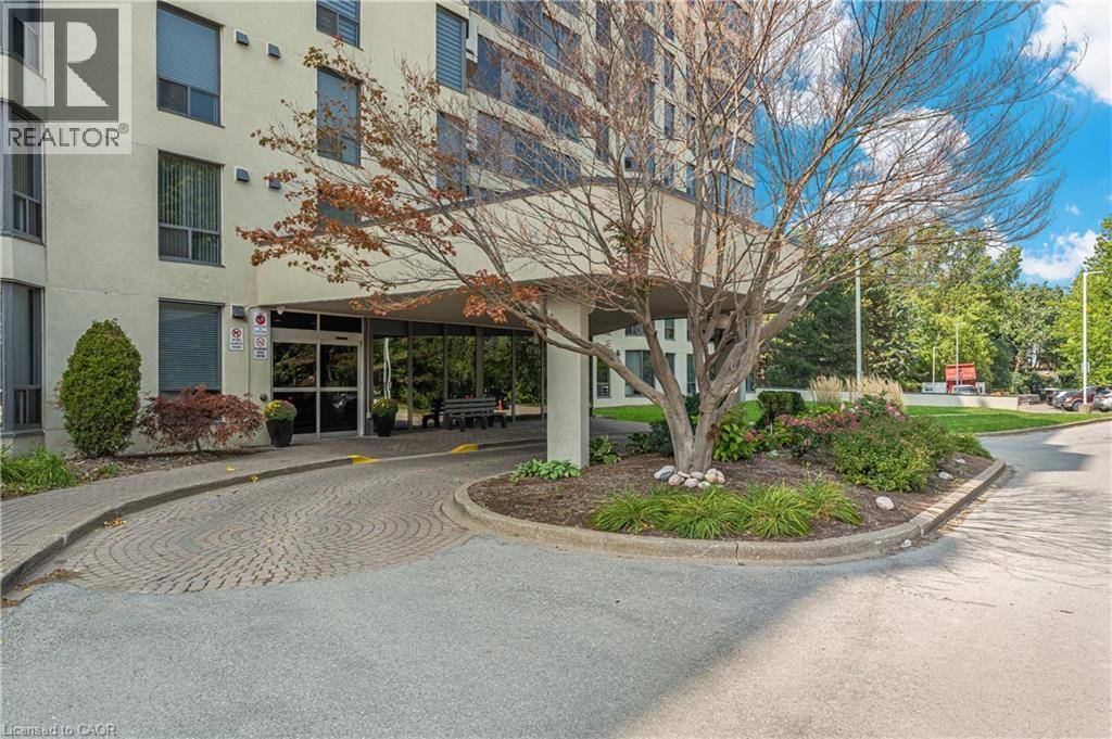 St. Catharines, ON L2N7L5,81 SCOTT ST #707