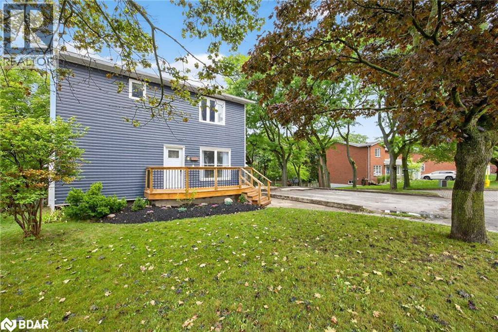 Barrie, ON L4N2X2,18 MURRAY Street