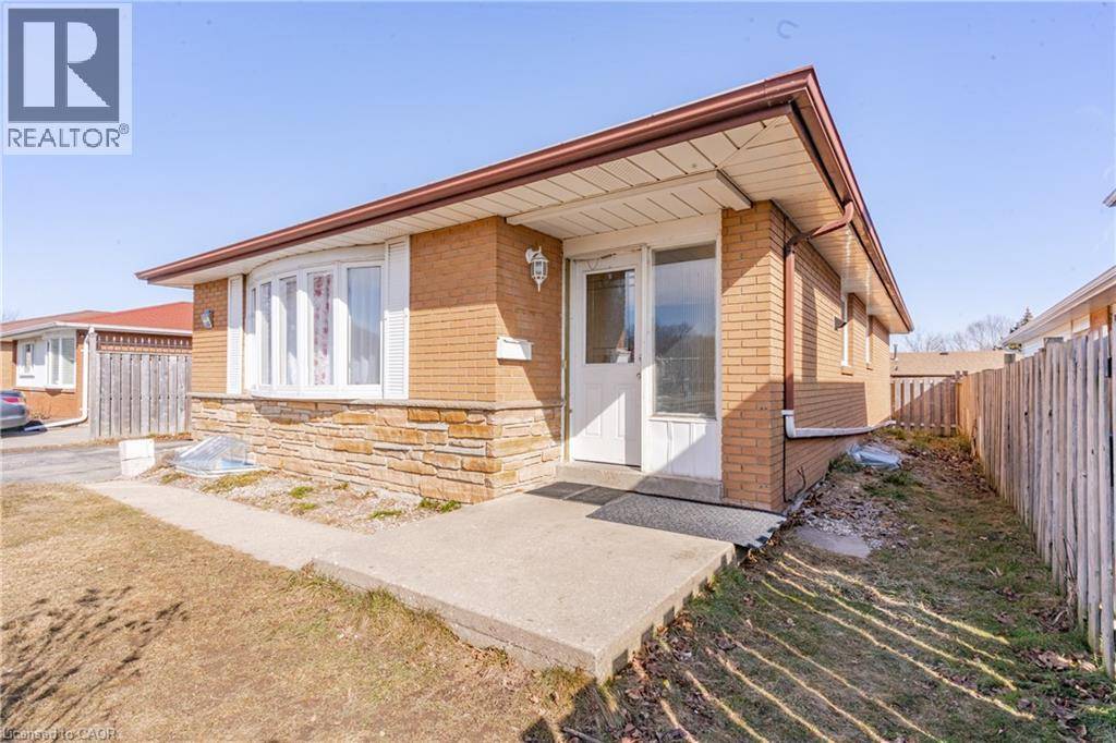 Kitchener, ON N2M2E5,110 HAZELGLEN Drive