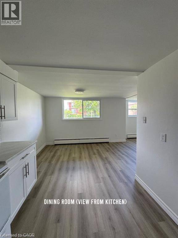 Kitchener, ON N2E1H6,6 ELMSDALE DR #1