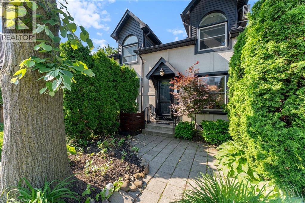 Hamilton, ON L8L1E6,23 MACAULAY ST West #2