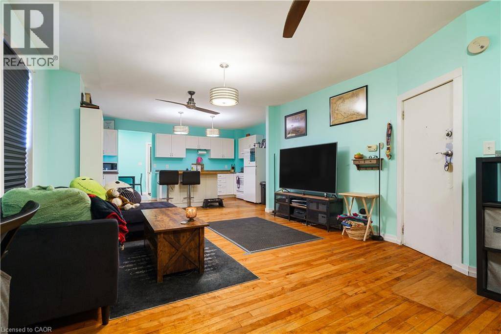 Hamilton, ON L8L7C4,219 AVONDALE Street