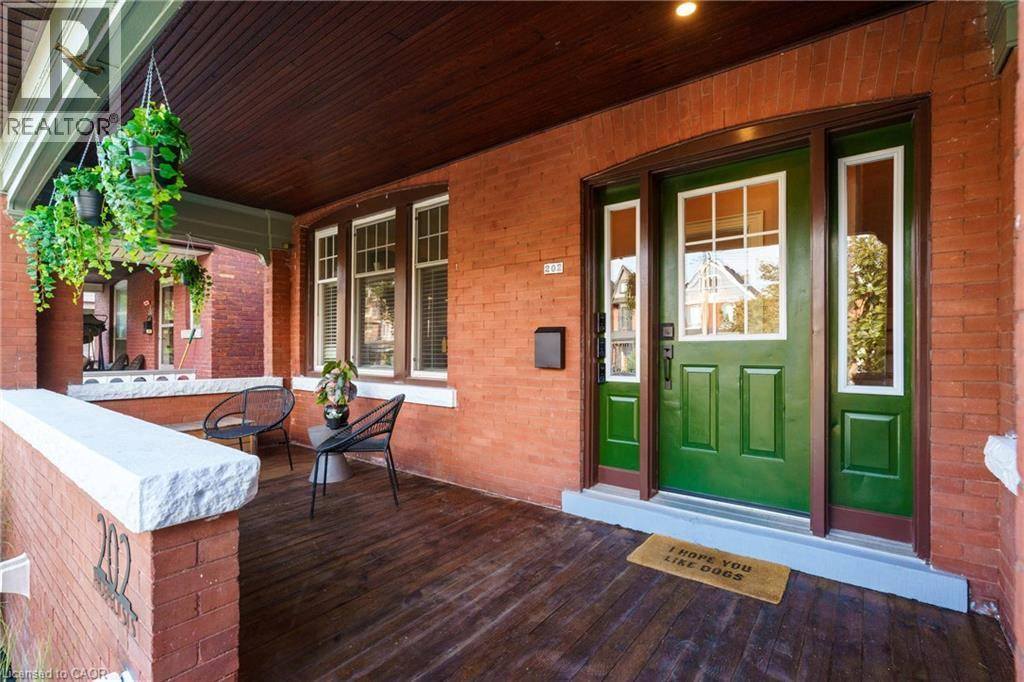 Hamilton, ON L8M2Z7,202 PROSPECT Street S