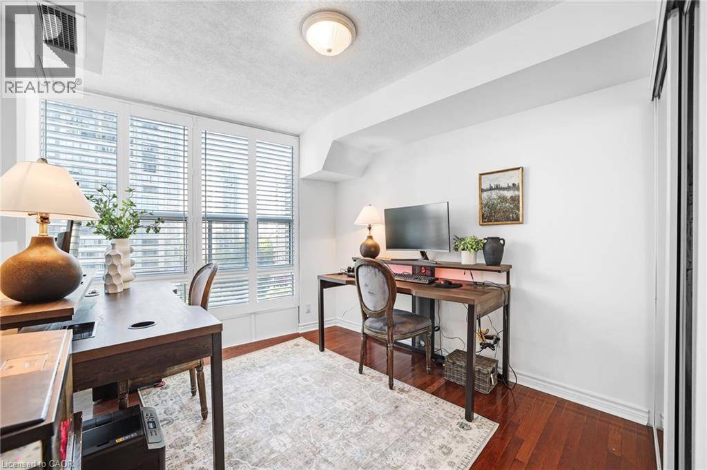 Mississauga, ON L5B4M1,1 ELM DR West #1005