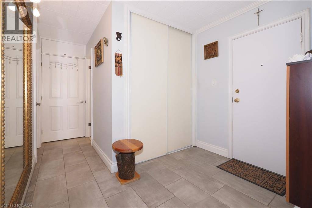 Kitchener, ON N2C1J4,71 VANIER DR #105