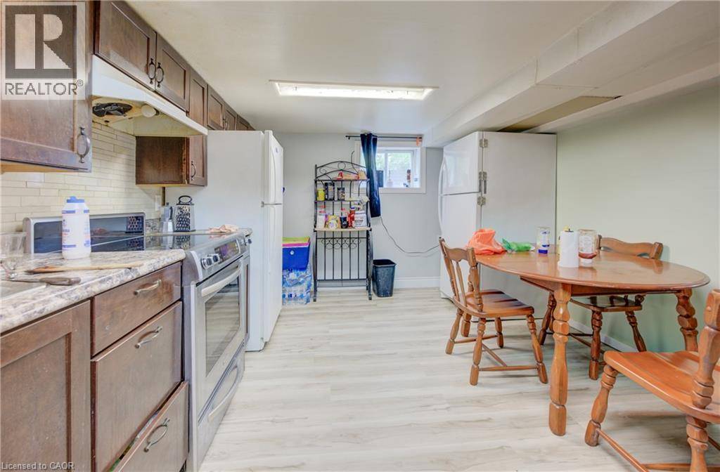 Kitchener, ON N2H4X1,324 MAPLE AVE #BASEMENT