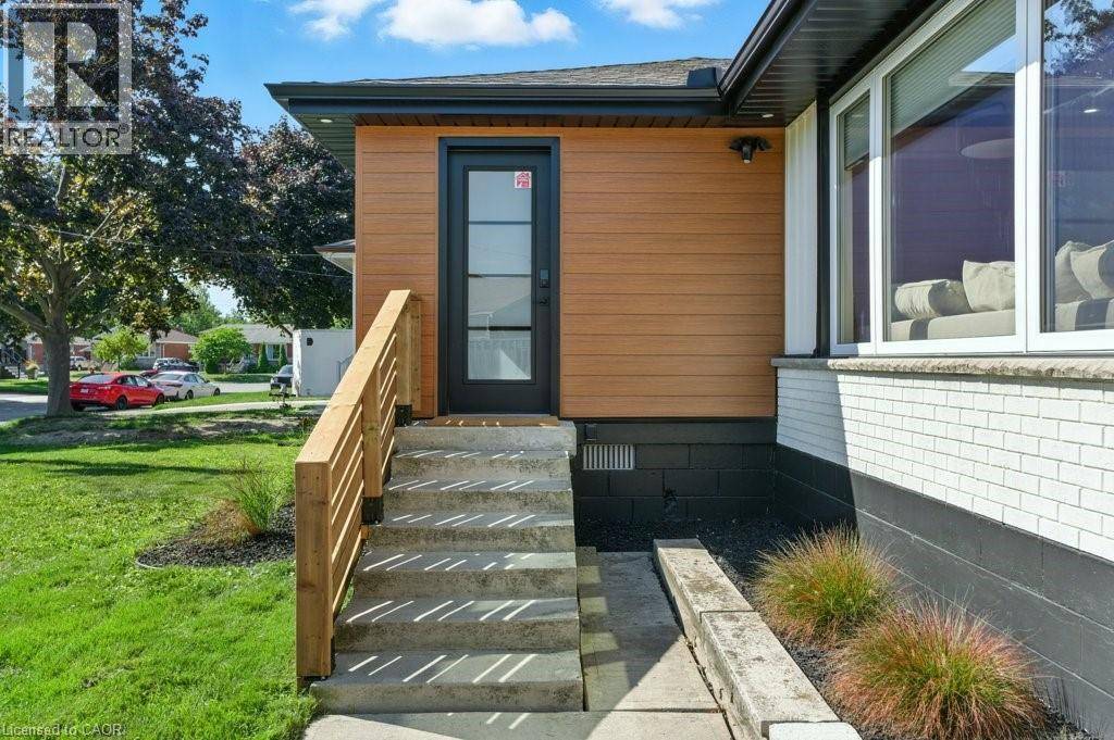 Hamilton, ON L8T1N5,30 CLOKE Court