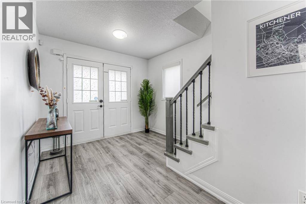 Kitchener, ON N2E4E3,583 WINDFLOWER Crescent