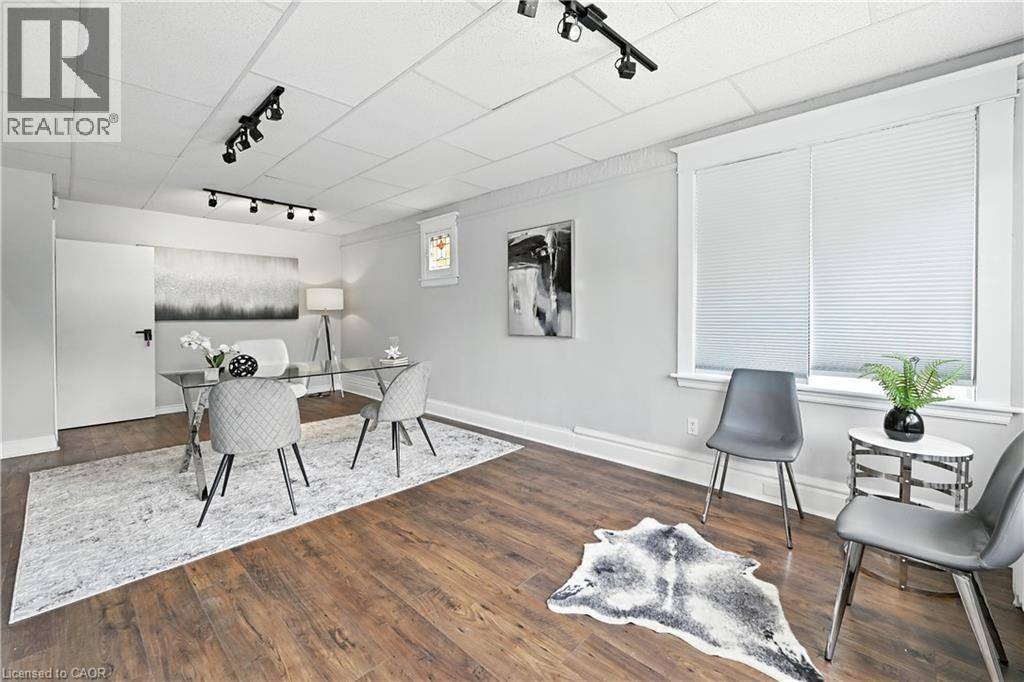 Hamilton, ON L8M1N5,1047 MAIN Street E