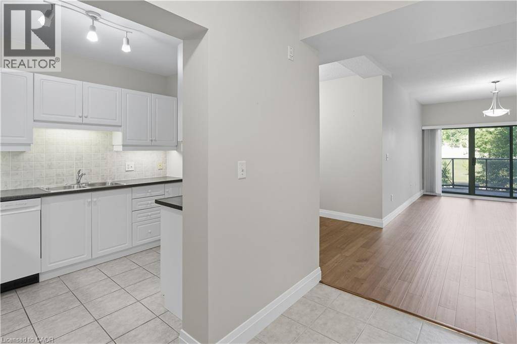 Burlington, ON L7P5B8,2075 AMHERST HEIGHTS DR #211