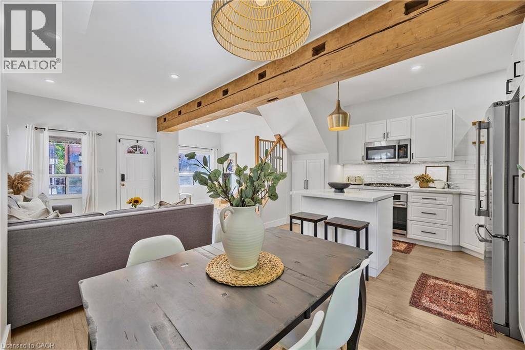 Hamilton, ON L8M2A3,289 CUMBERLAND Avenue