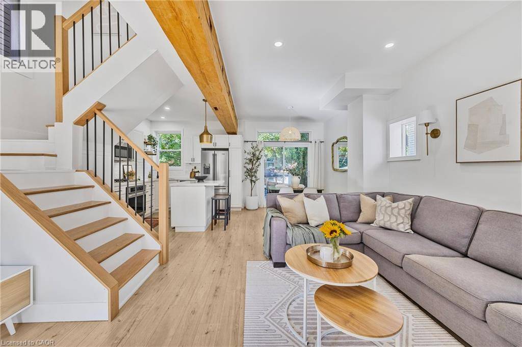 Hamilton, ON L8M2A3,289 CUMBERLAND Avenue