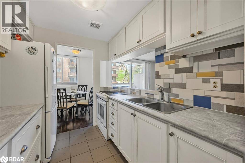 Barrie, ON L4M3S4,2 ALBERT ST #32