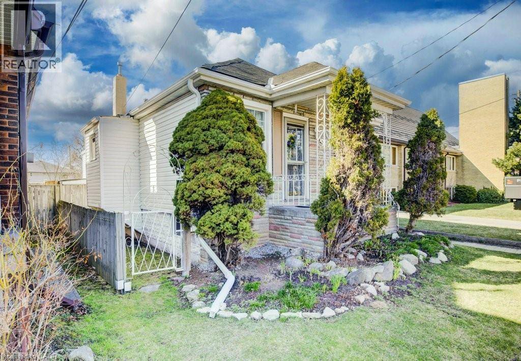 Hamilton, ON L9A4T7,458 UPPER WENTWORTH Street