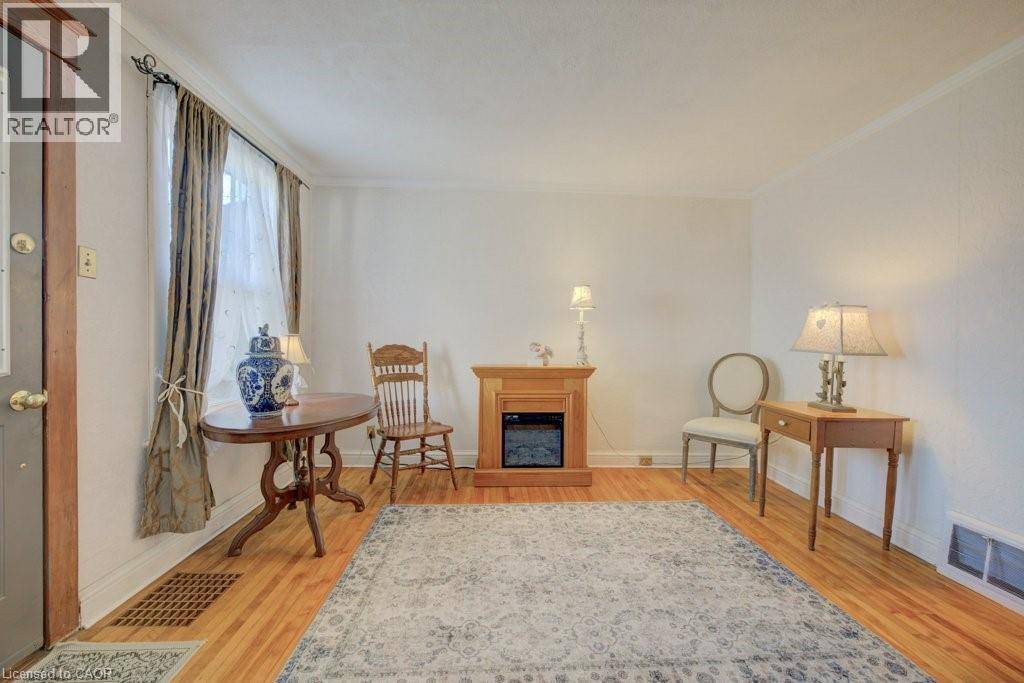 Hamilton, ON L9A4T7,458 UPPER WENTWORTH Street