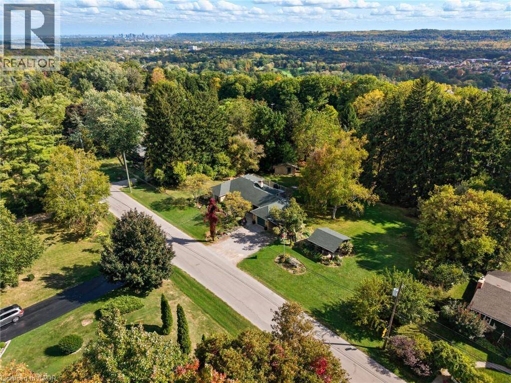 Hamilton, ON L9H4X8,136 HILLCREST Avenue