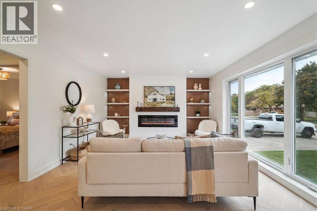 Burlington, ON L7P2H1,1391 MOUNTAIN GROVE Avenue