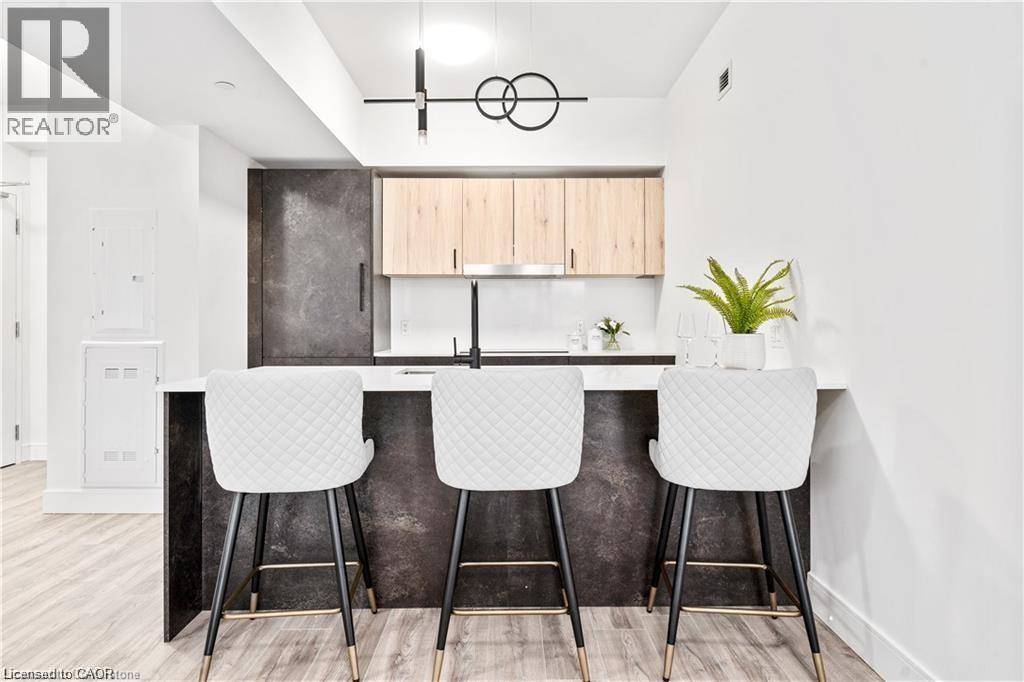 Belleville, ON K8P1A1,2 DUNDAS ST West #402