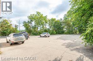 Kitchener, ON N2G4S4,585 QUEEN Street S