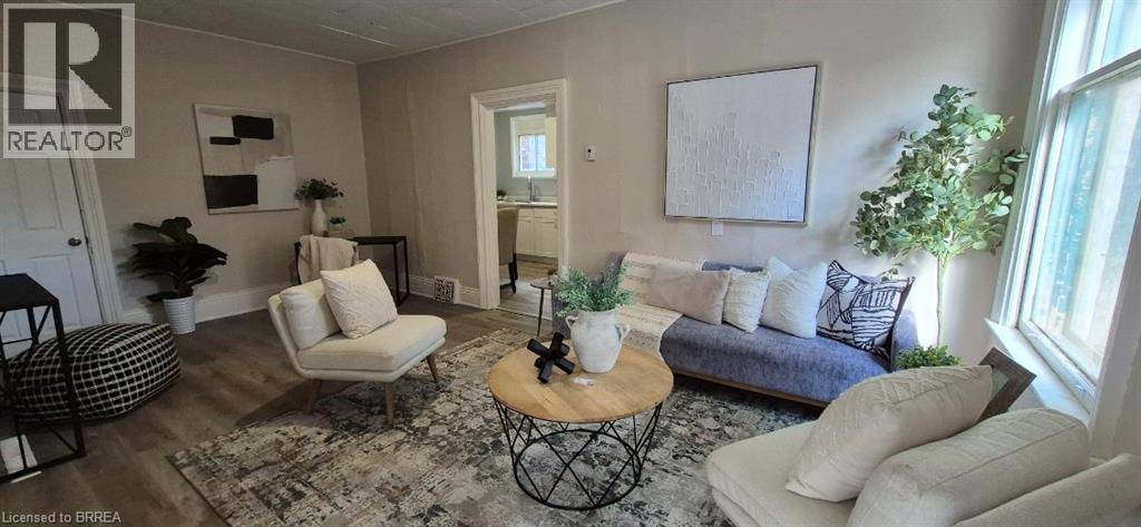 Brantford, ON N3S5H2,39 PARK Avenue