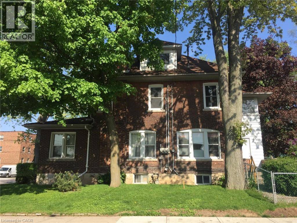 Hamilton, ON L8P2S5,495 ABERDEEN Avenue