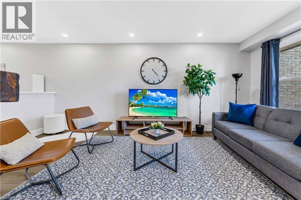 Burlington, ON L7P3W2,2258 MANCHESTER Drive